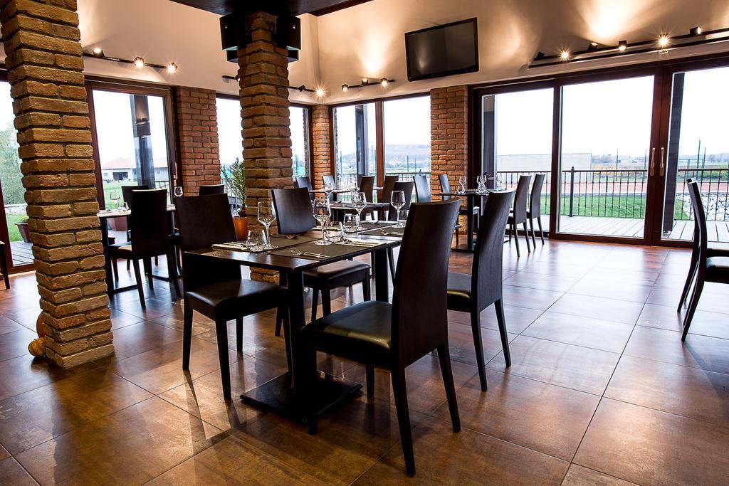 Rooms & Restaurace Na Jitrach Semice Exterior photo
